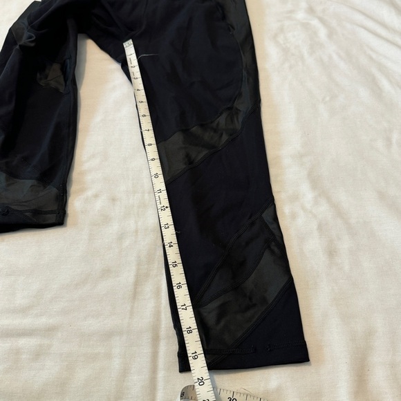 Sweaty Betty Small The Power Black Crop Leggings w/ Mesh Detail - Picture 7 of 9